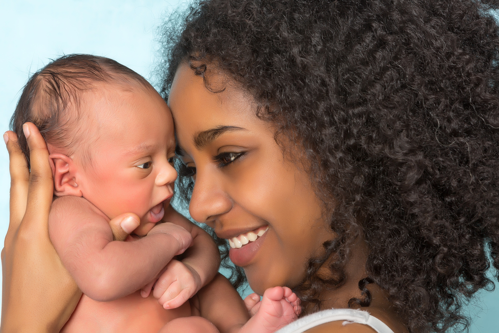 Smelten ontmoeten Effectiviteit De zintuigen van je baby: wat kan je pasgeboren baby allemaal waarnemen?
