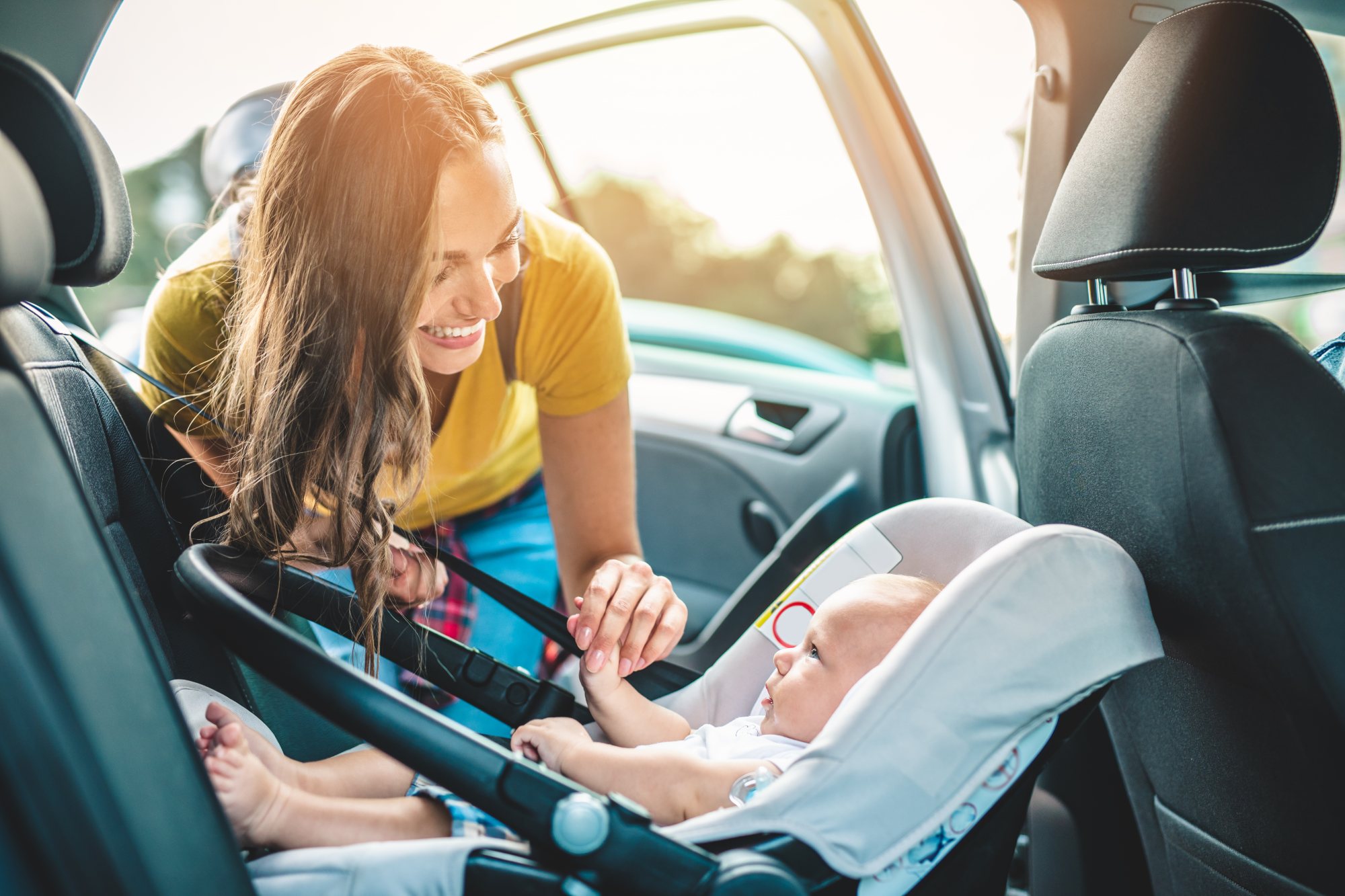 Sprong pond hulp in de huishouding Veilig met je baby op pad in de auto