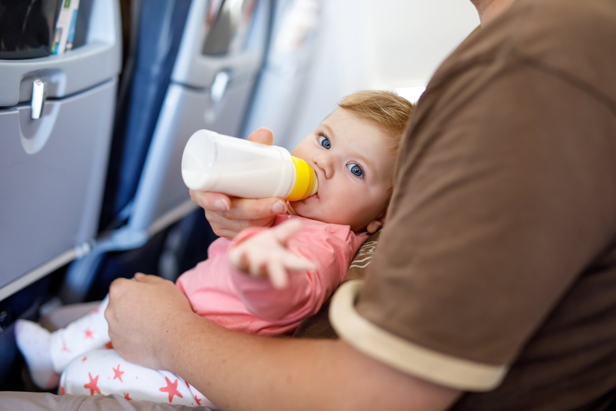 Het apparaat ketting Decimale Tips voor vliegen met je baby